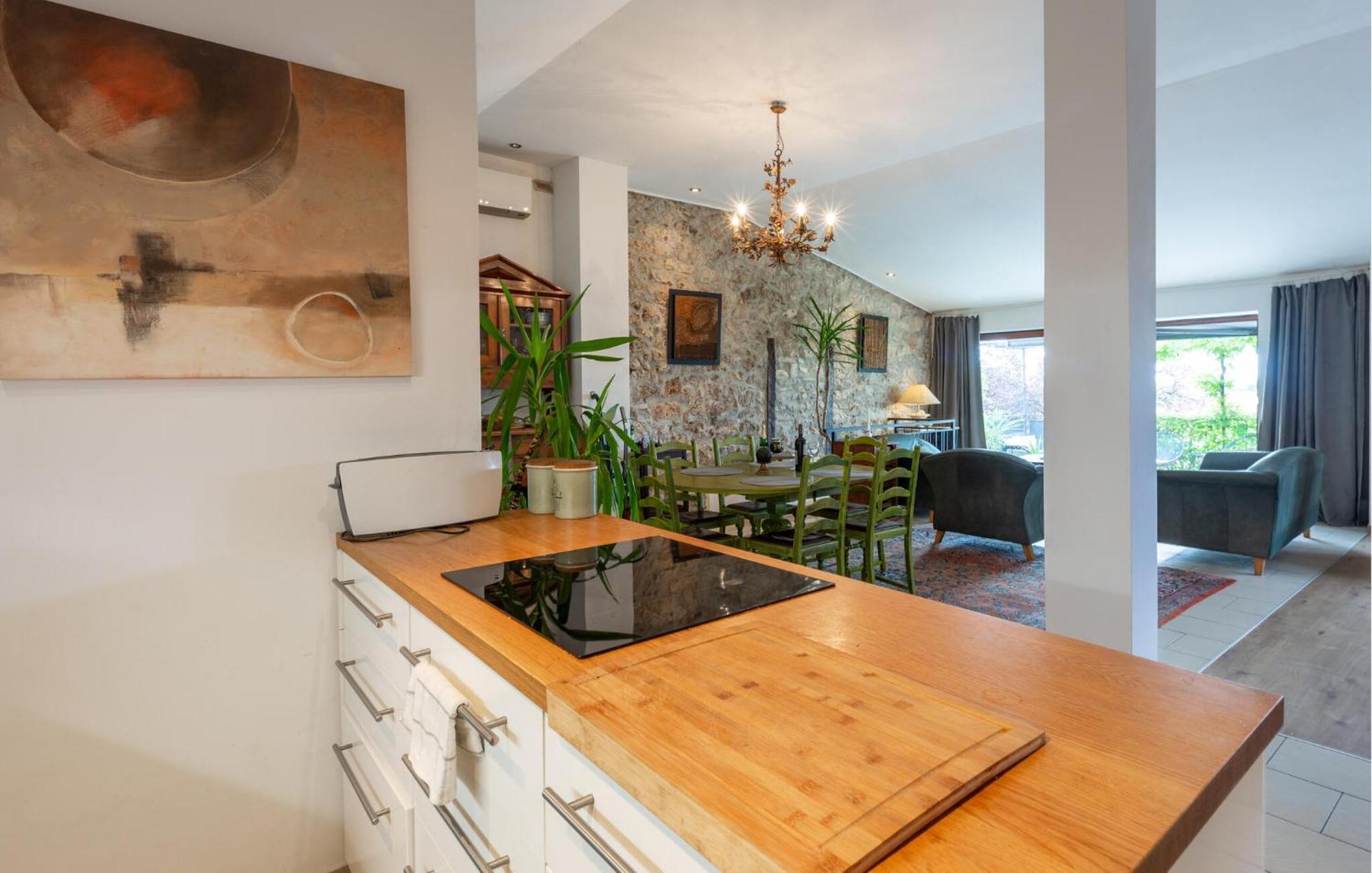 Stunning In With Kitchen Porec