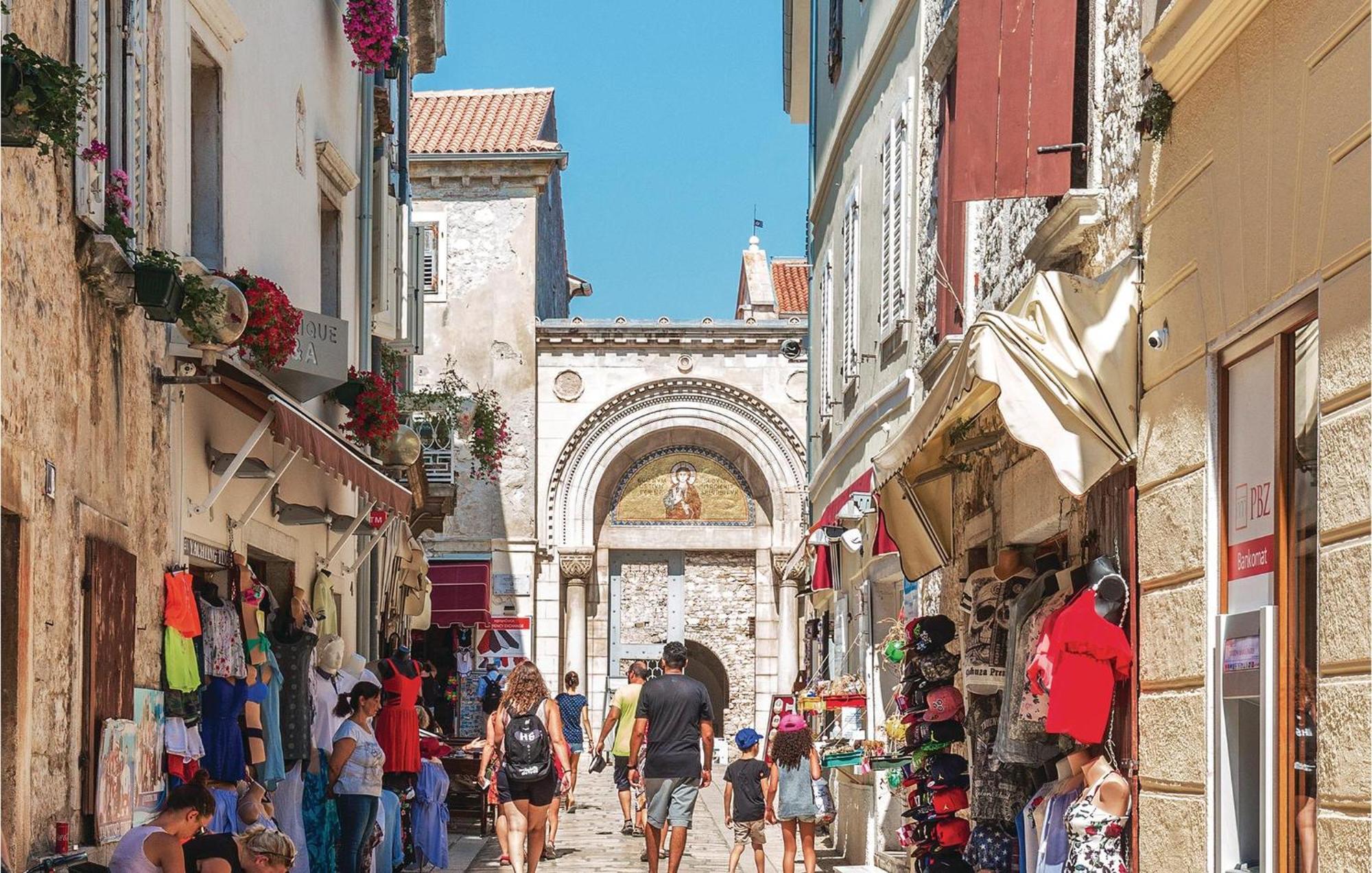 Stunning In With Kitchen Apartment Poreč