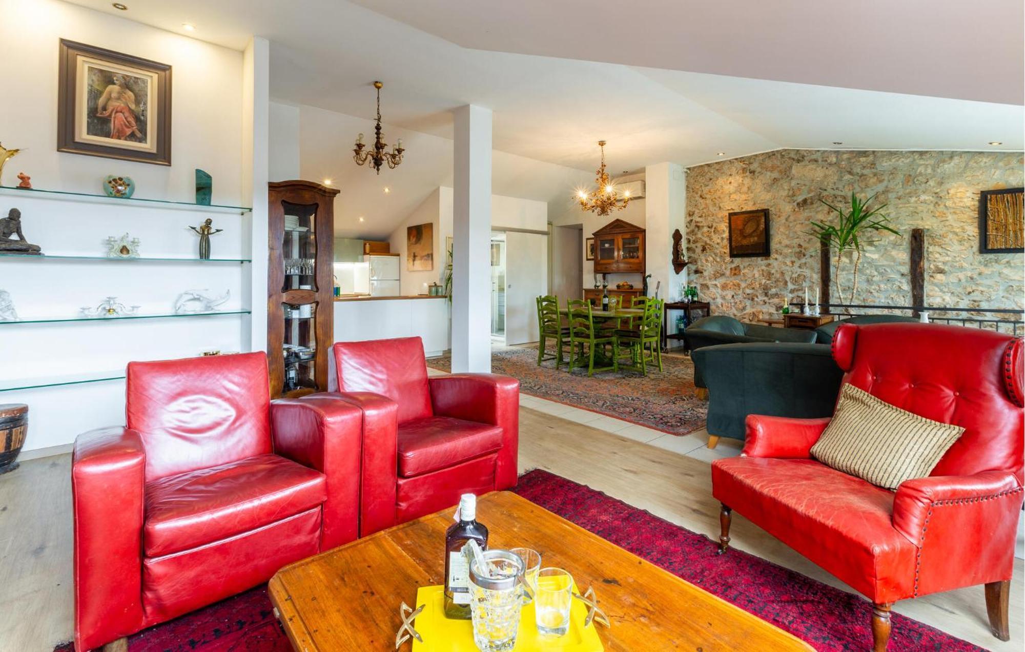 Stunning In With Kitchen Apartment *